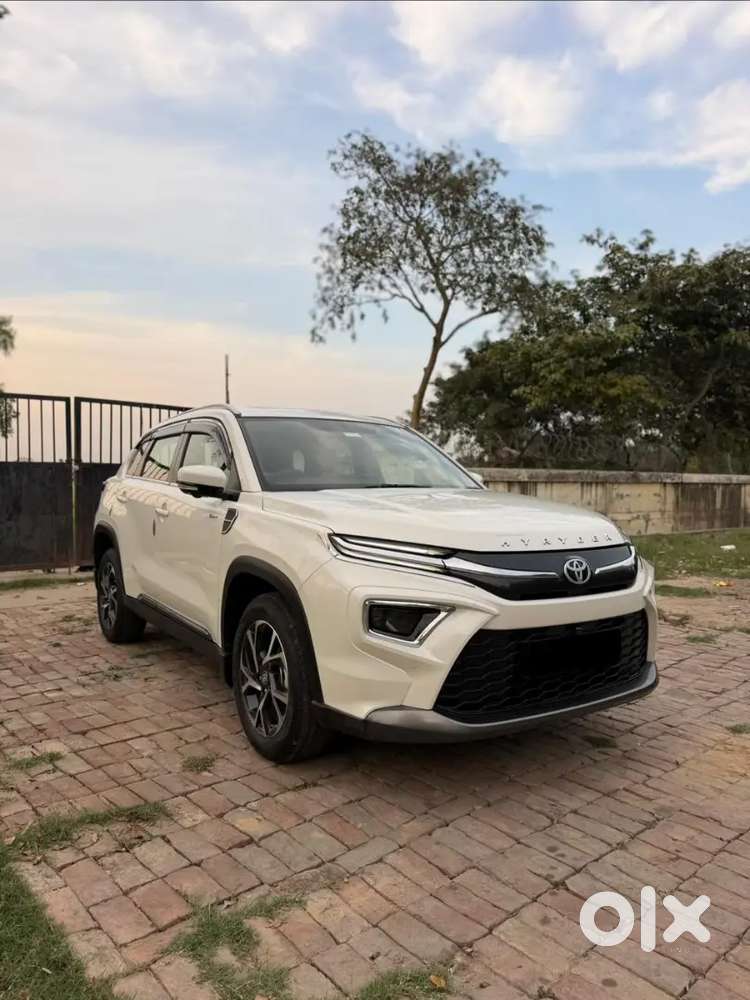 Toyota Urban Cruiser Hyryder 2025 Petrol Well Maintained