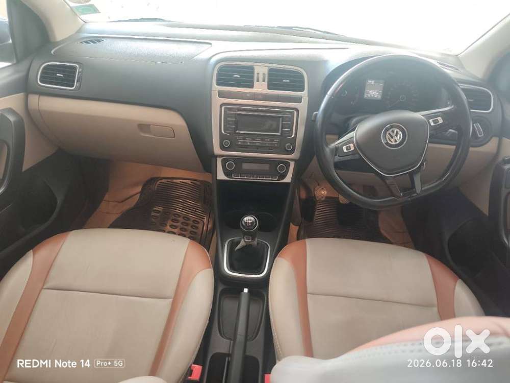 Volkswagen Polo Petrol Highline 1.2l, 2015