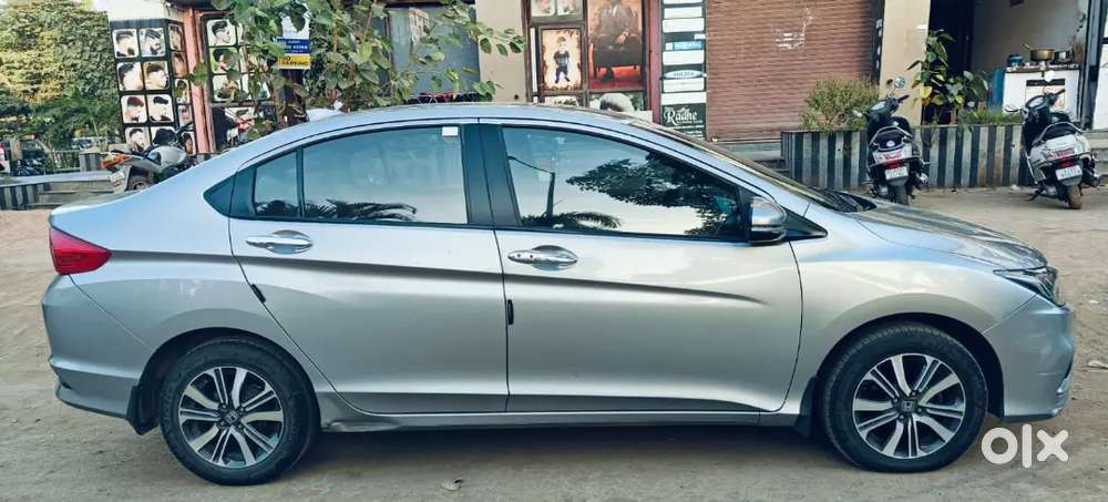 Honda City 2019 ,  Variant, First Owner, Lunar Silver Metallic Color.
