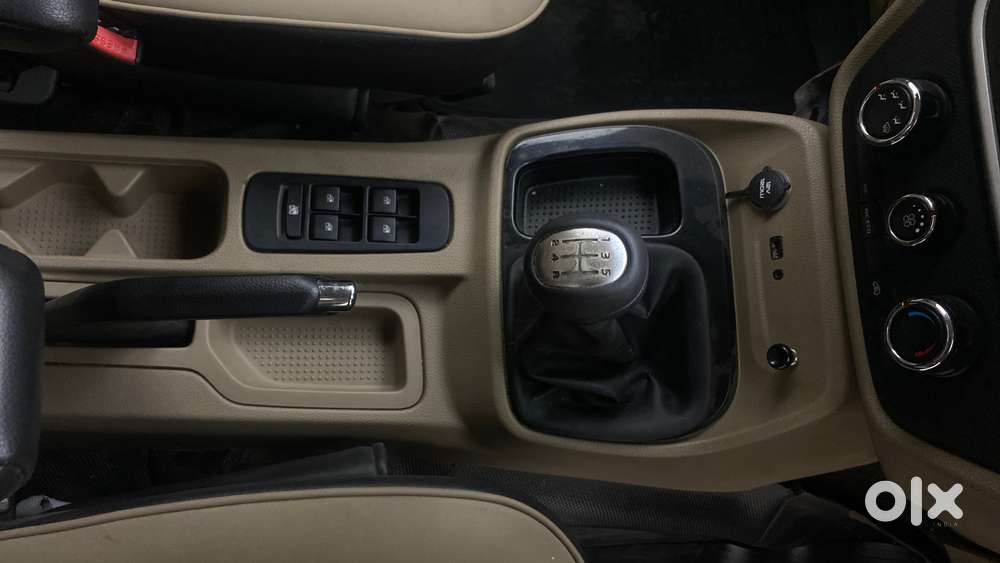Mahindra Tuv 300 T10 Dual Tone, 2018, Diesel