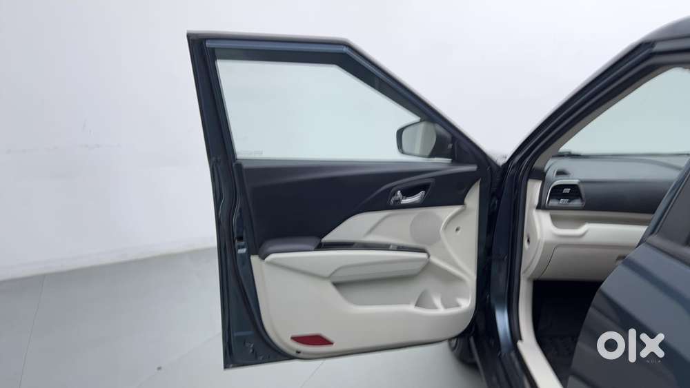 Mahindra Xuv300 W8 Option, 2023, Petrol