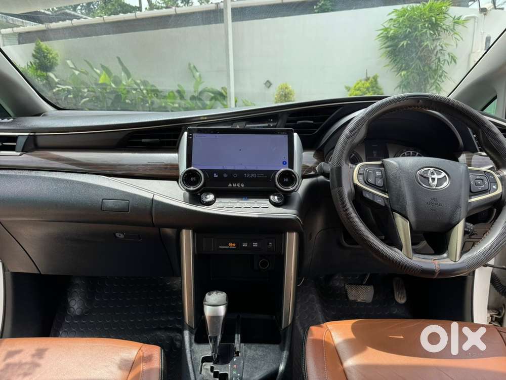 Toyota Innova Crysta  2017 ( Z ) Automatic Orginal Kerala