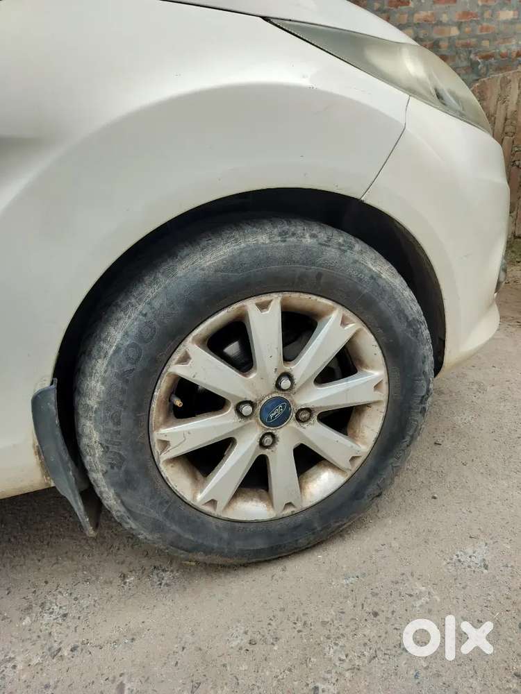 Ford Fiesta 2012 Cng & Hybrids 72000 Km Driven