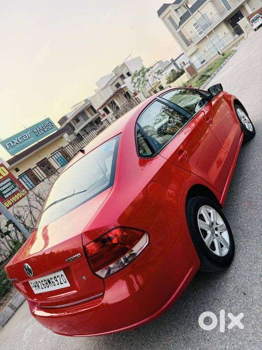 Volkswagen Vento 2010-2013 Petrol Highline, 2011, Petrol