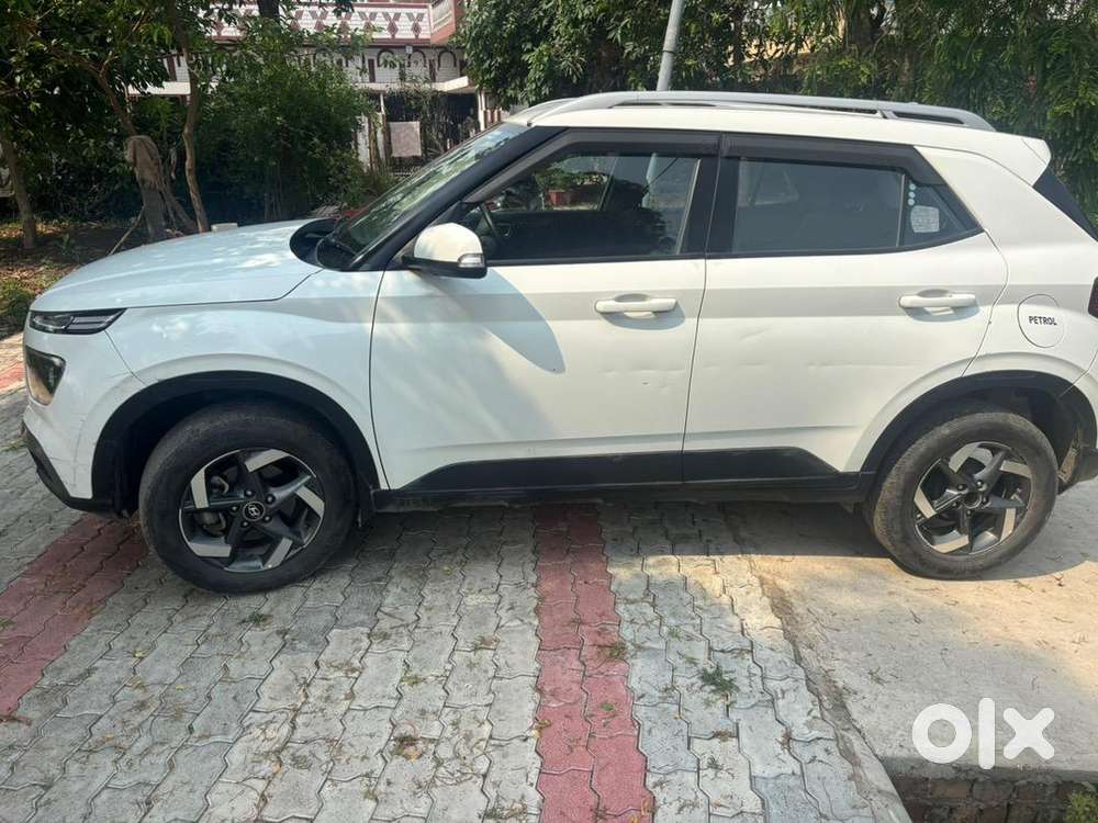 Hyundai Venue 2021 69000 Km Driven