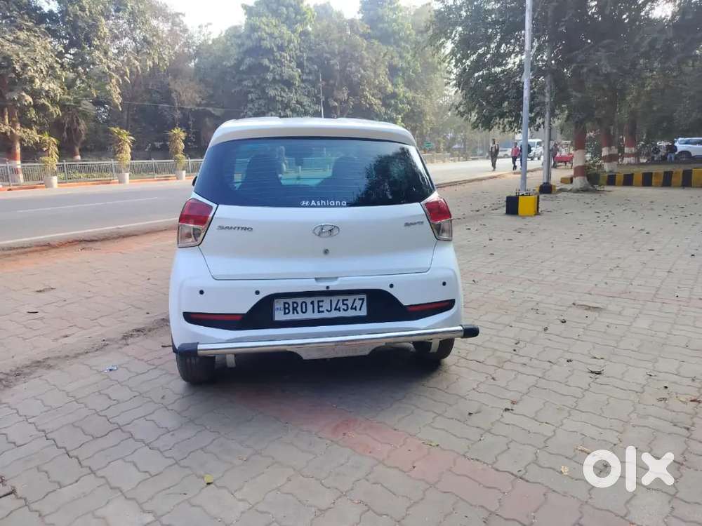 Hyundai Santro Sportz  In White Colur