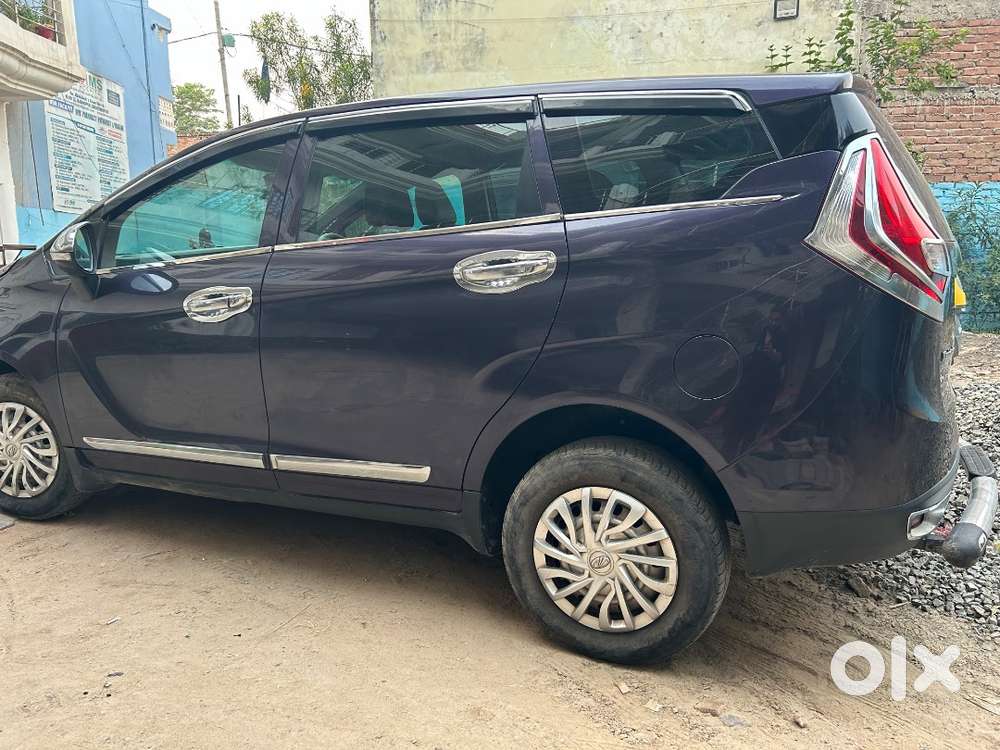 Mahindra Marazzo