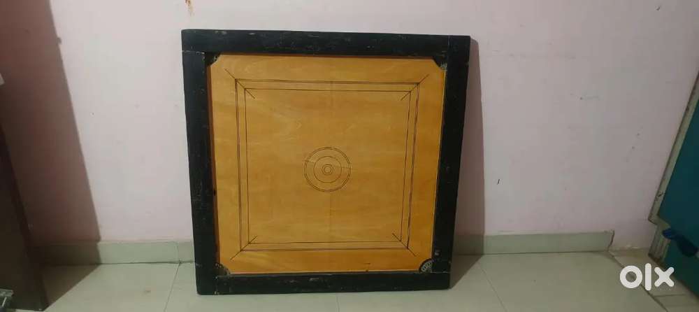 Carrom board