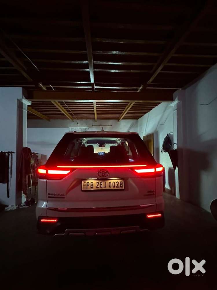 Nri Car Less Driven Only 14000 Km Only One Service In Company