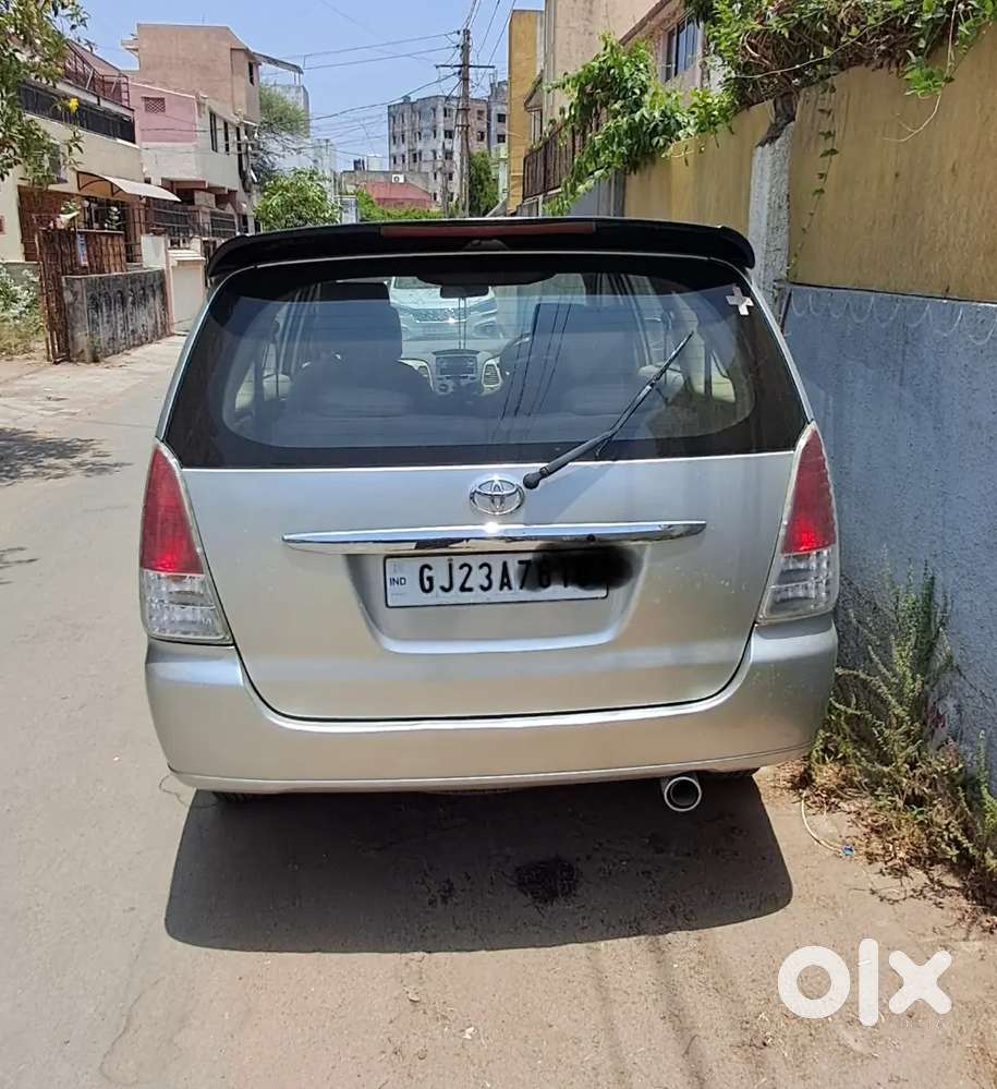 Innova Metallic Silver 7 Seater Good Condition Doctor Car