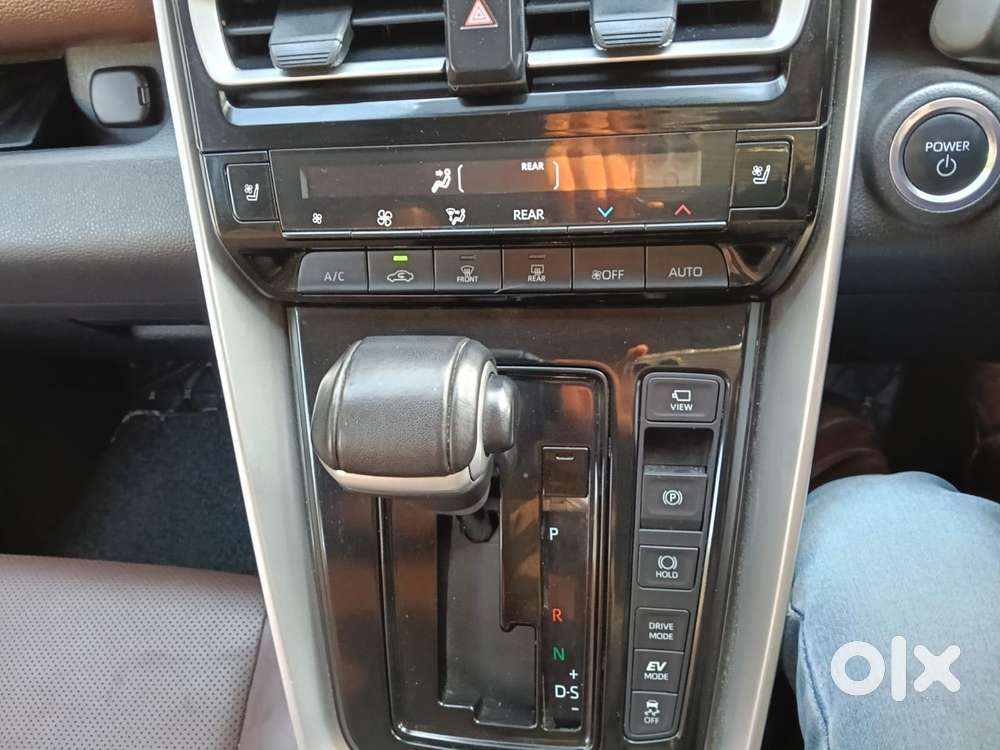 Toyota Innova Hycross 2.0 Zx Hybrid 7 Str, 2023, Cng & Hybrids