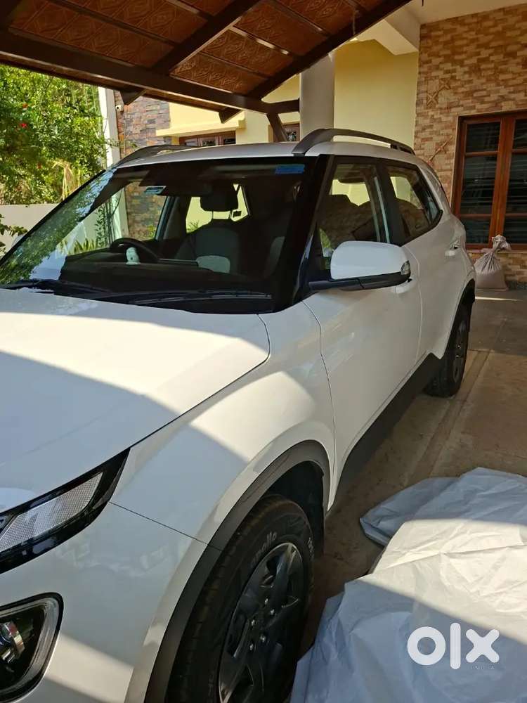 Hyundai New Venue 1 Petrol 3367 Km Driven