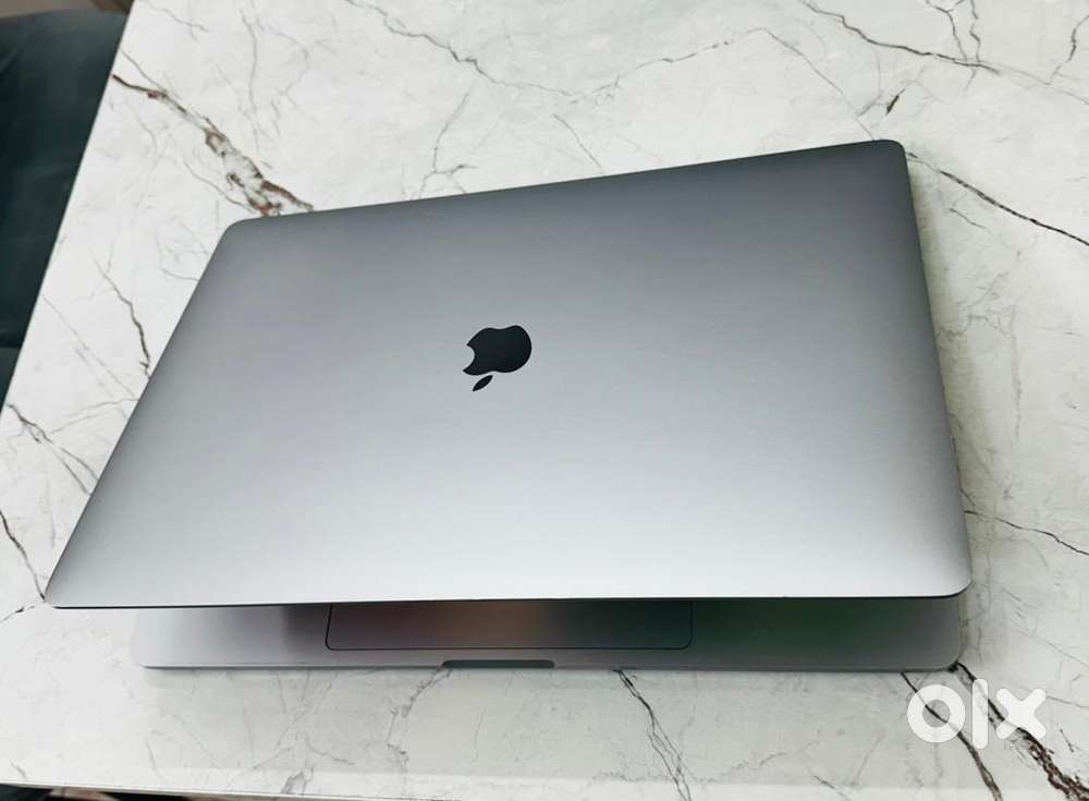 Macbook pro i9 with 32gb ram, 512gb ssd, 4gb Graphic - Computers
