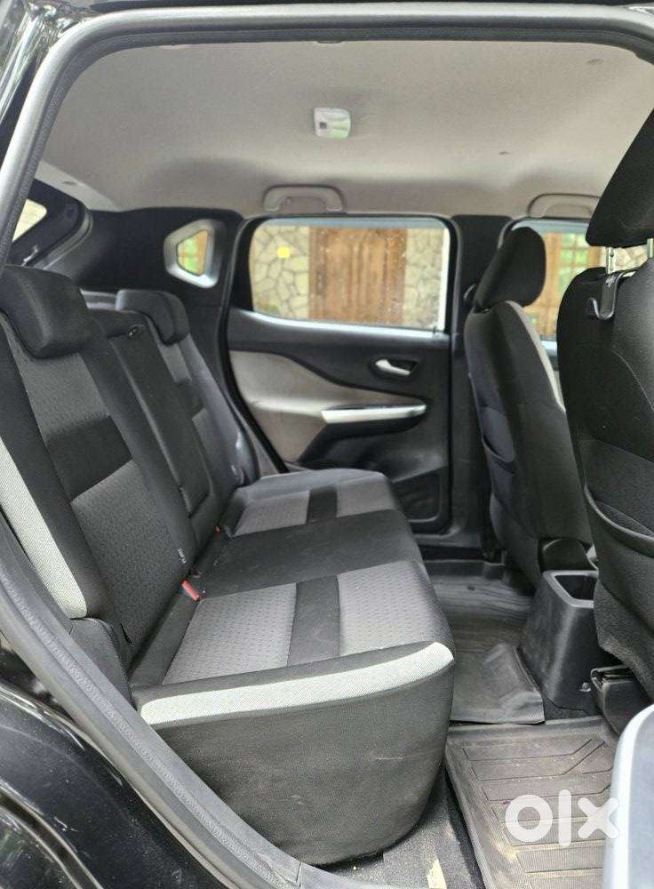 Nissan Magnite 1.0 Xv Premium, 2023, Petrol