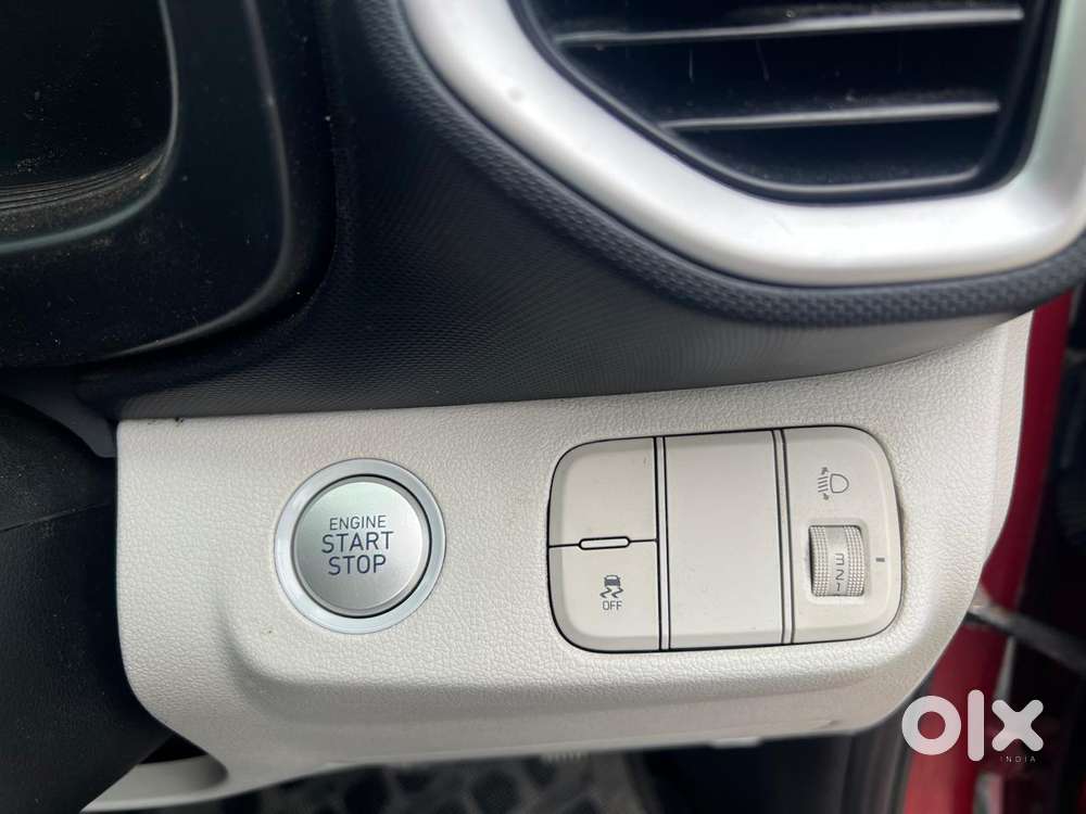 Hyundai Venue Sx Mt, 2023, Petrol