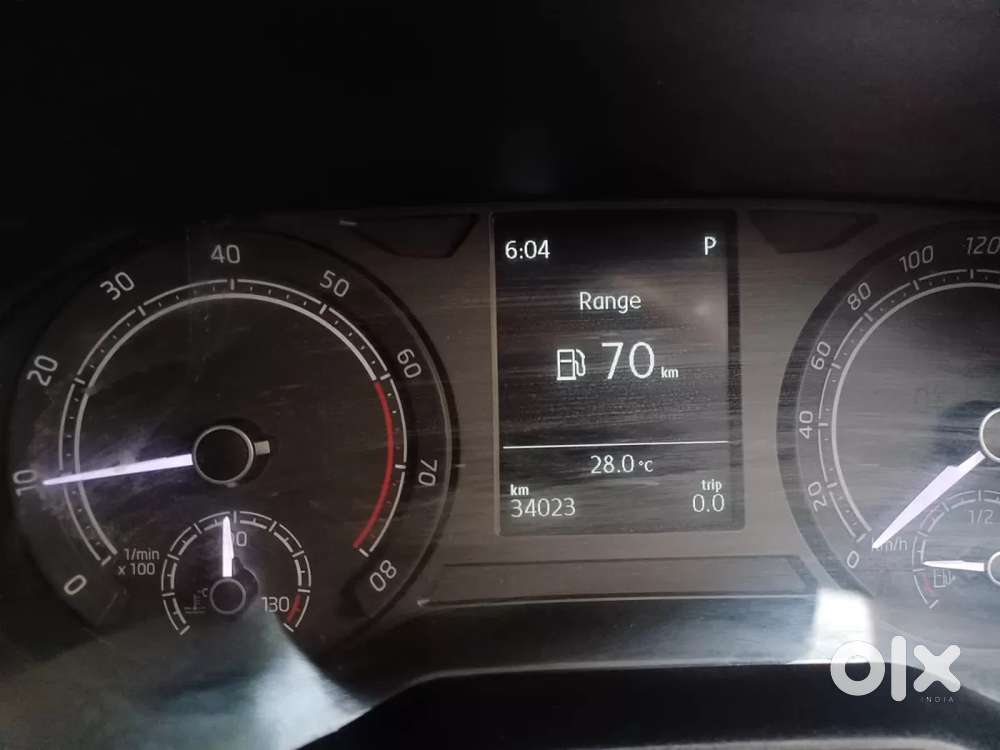 Skoda Slavia Ambition 1.0l Tsi At, 2022, Petrol