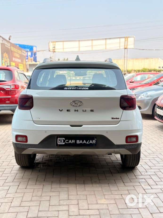 Hyundai Venue Sx+ At, 2021, Petrol