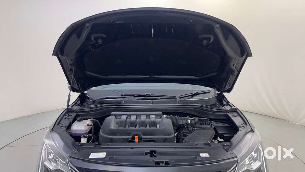Mahindra Xuv700 2.0 Ax 5 Petrol At Str, 2025, Petrol