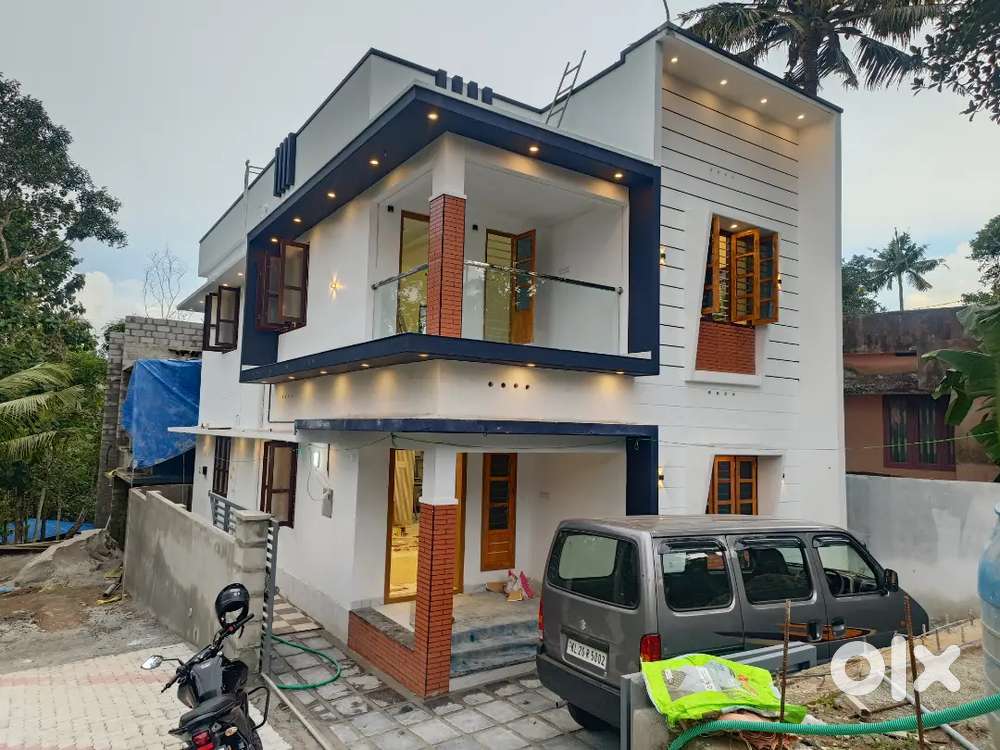 10 MTR Vellayani temple main road 4 Cent, 1800 Sqft,4 BHK attached