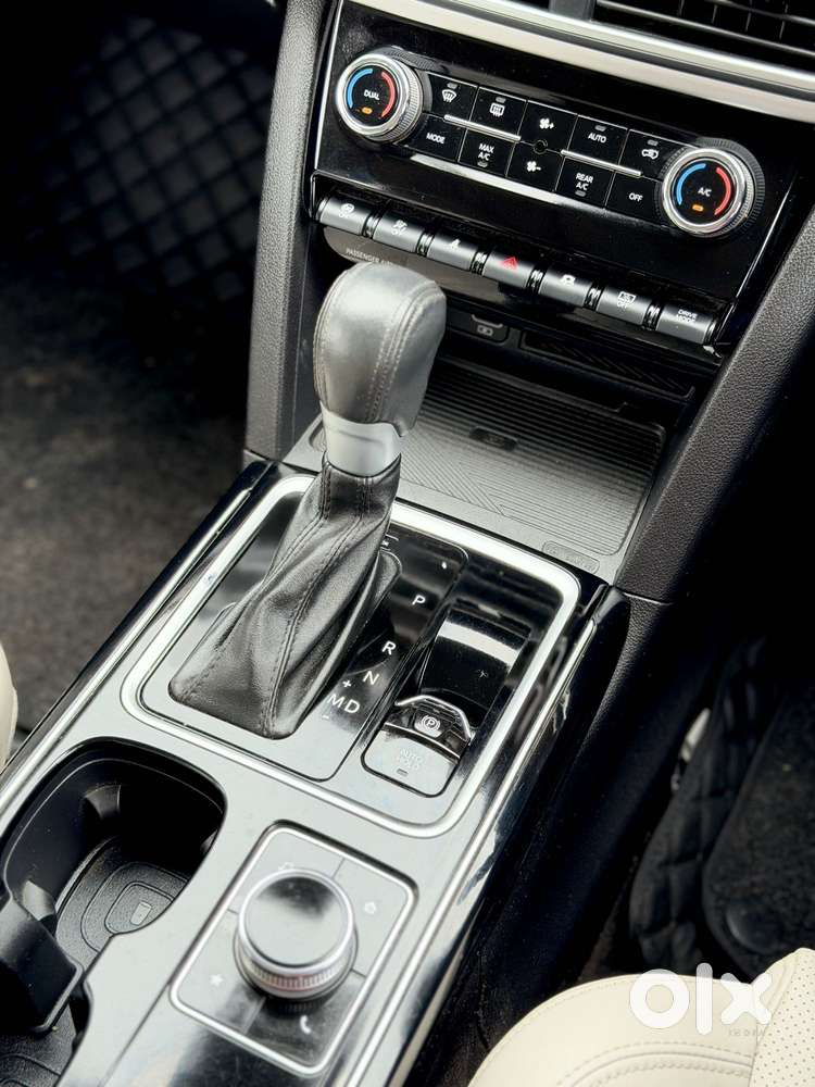 Mahindra Xuv700 2.2 Ax 7 Diesel At Luxury Pack Str Awd, 2023, Diesel