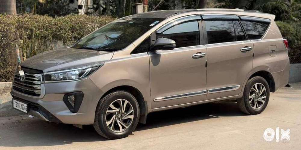 Innova Crysta G 2022 Diesel  8 Seater  Manual  Single Owner
