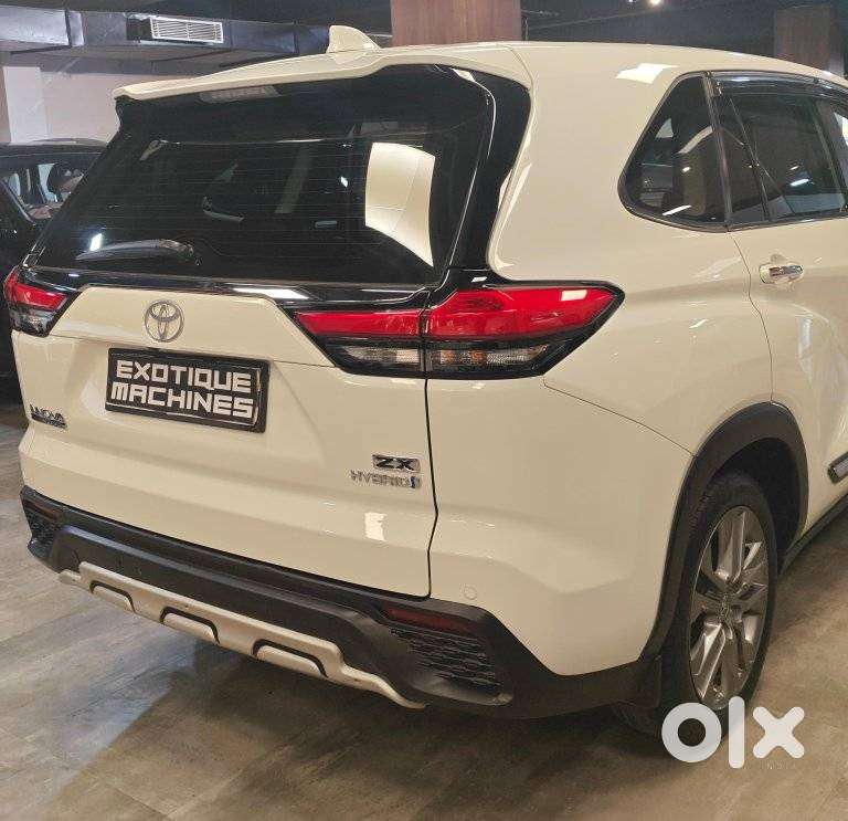 Toyota Innova Hycross 2.0 Zx (o) Hybrid 7 Str, 2024, Petrol