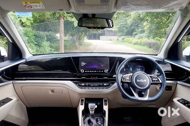 Kia Carens Top Model With Sunroof (petrol)