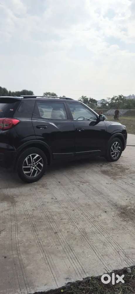 Mahindra Xuv300 2023 Diesel Well Maintained