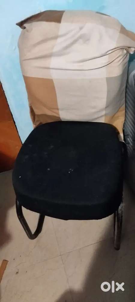 Desktop/Study table and chair