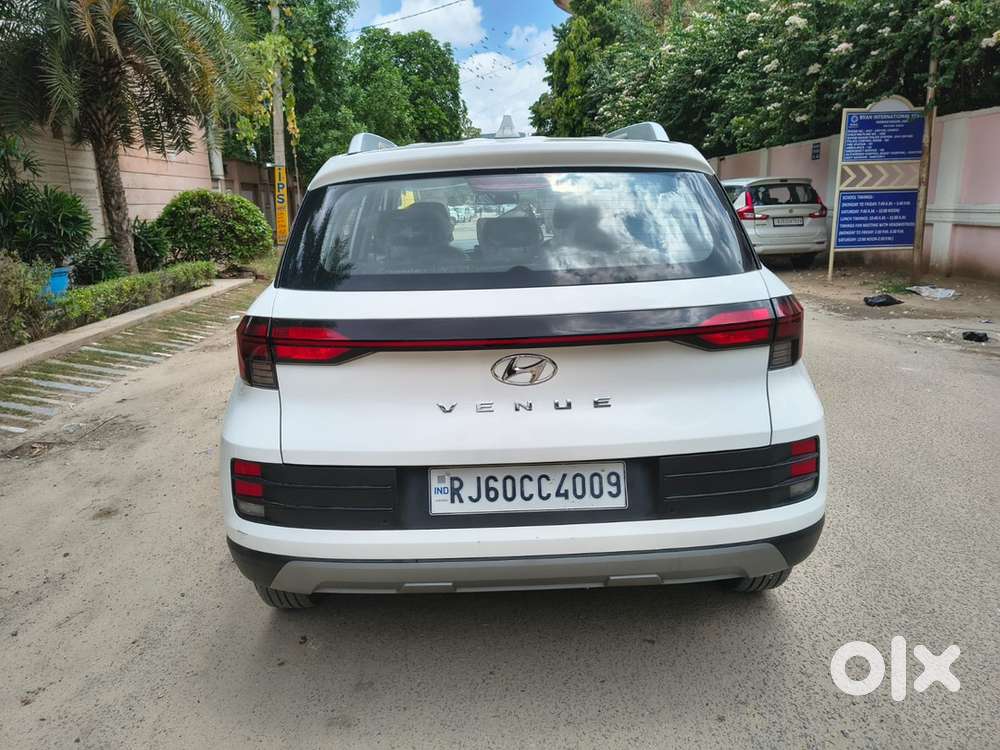 Hyundai Venue Petrol 2024