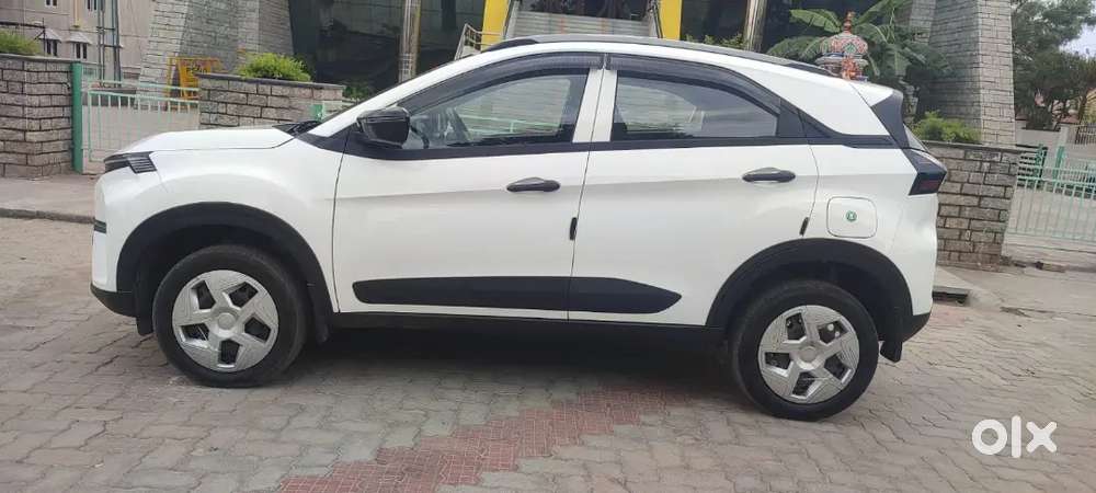 Tata Nexon 2025 Petrol Well Maintained