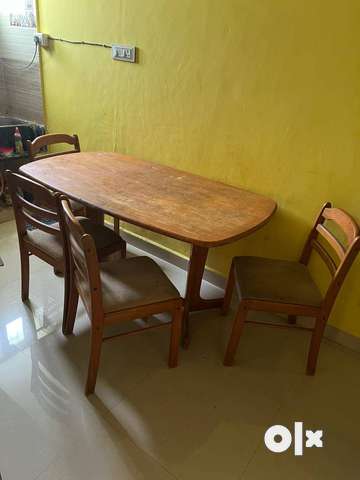 Table and discount chairs for sale