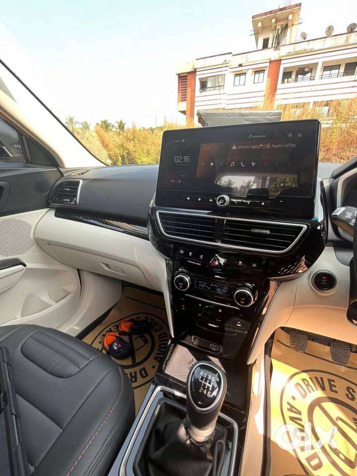 Mahindra Xuv300 Ax5 Petrol 2024
