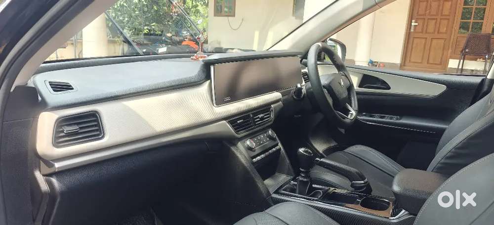 Xuv 700 Ax5 Midnight Black
