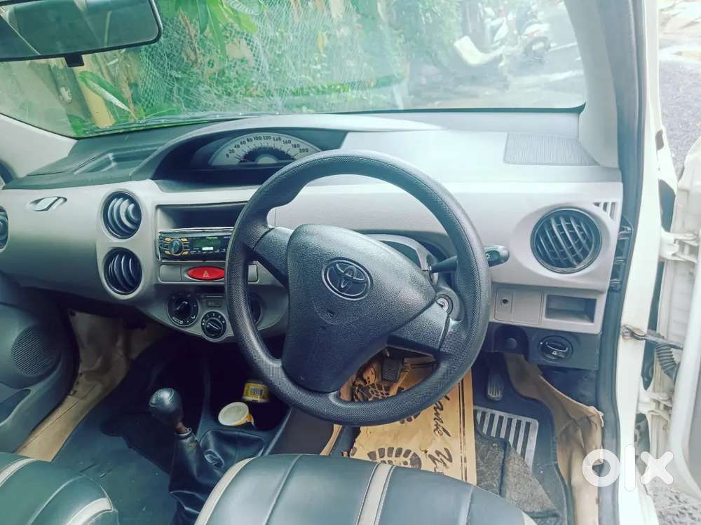 Toyota Etios [2010-2012] Petrol