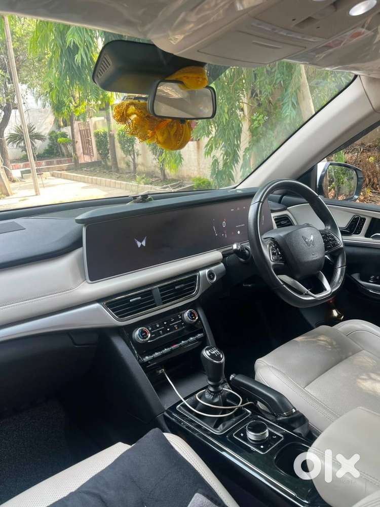 Mahindra Xuv700 2024 Diesel 33000 Km Driven