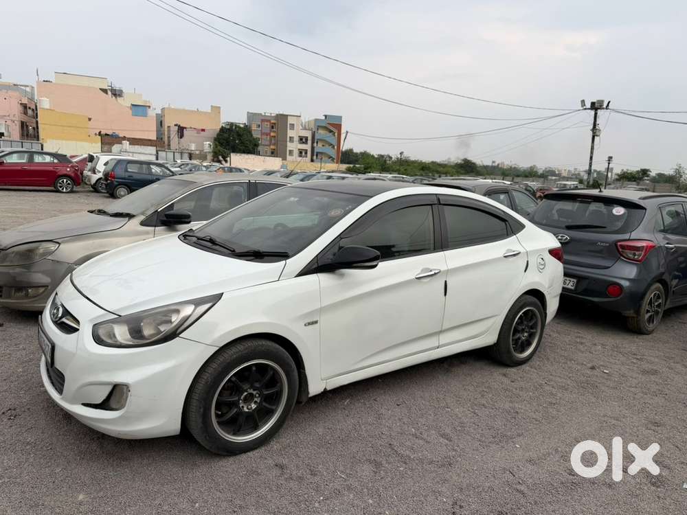 Hyundai Fluidic Verna 2012