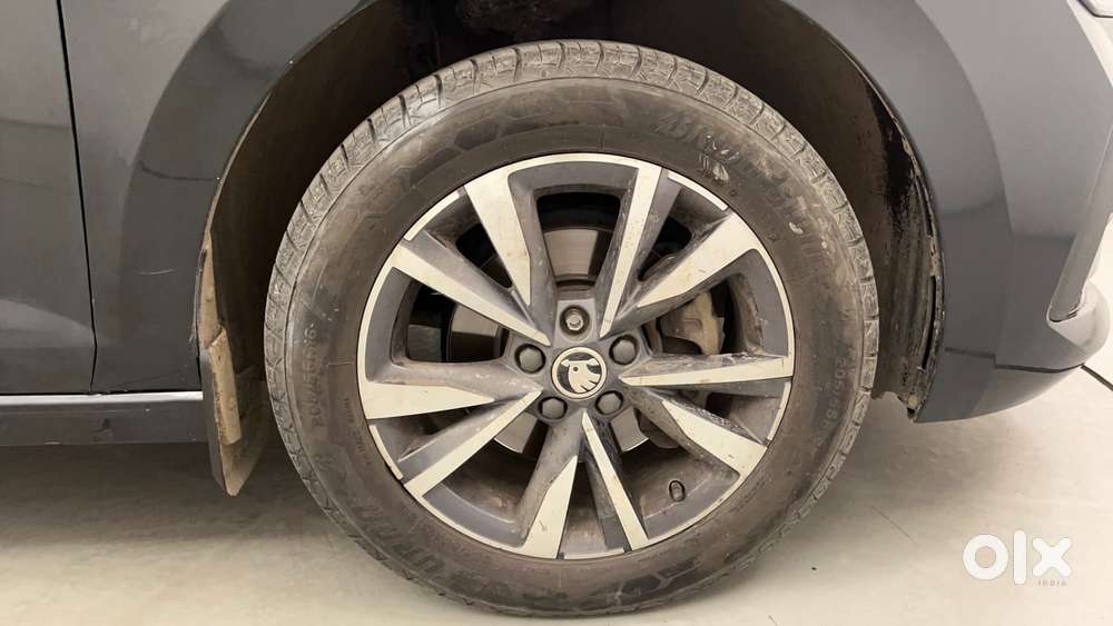 Skoda Slavia Style 1.0l Tsi Mt, 2023, Petrol