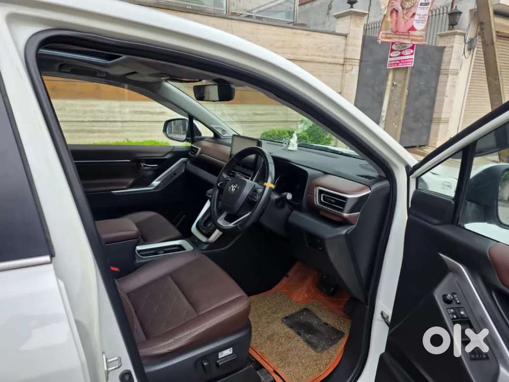 Toyota Innova Hycross 2.0 Zx Hybrid 7 Str, 2024, Petrol