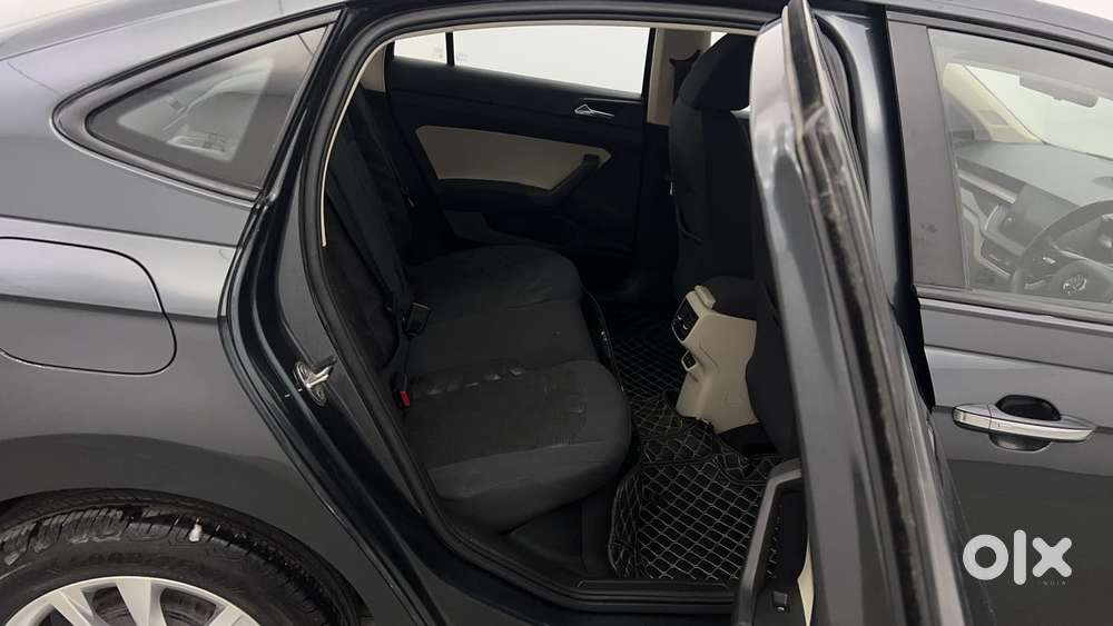 Skoda Slavia Ambition 1.0l Tsi At, 2022, Petrol