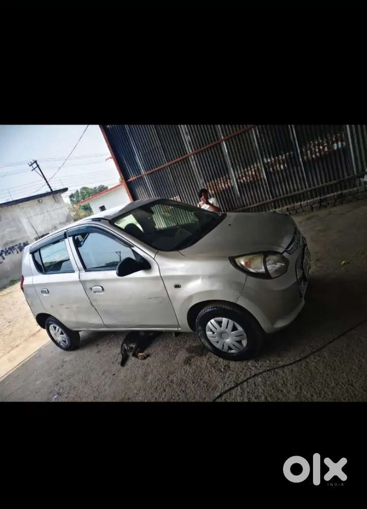 Singal Hand Use Car Koi Chalne Wale Nhi Hai Tab Bech Rhe Hai