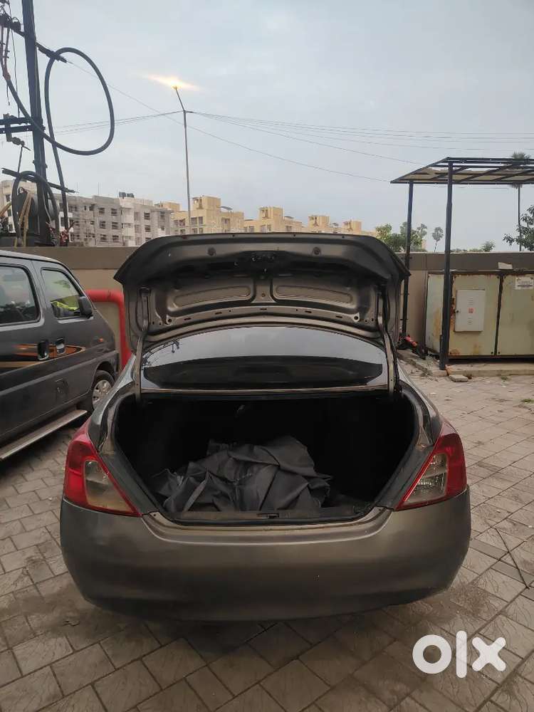 Nissan Sunny 2012