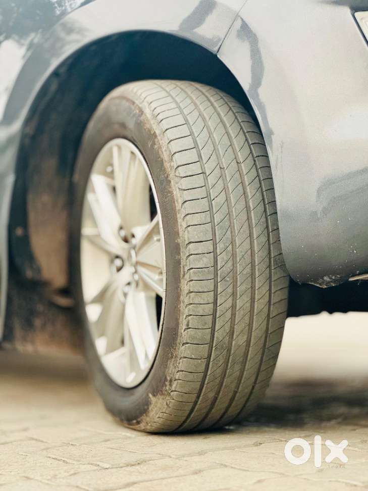 Toyota Innova Crysta 2.8z Automatic, 2016, Diesel