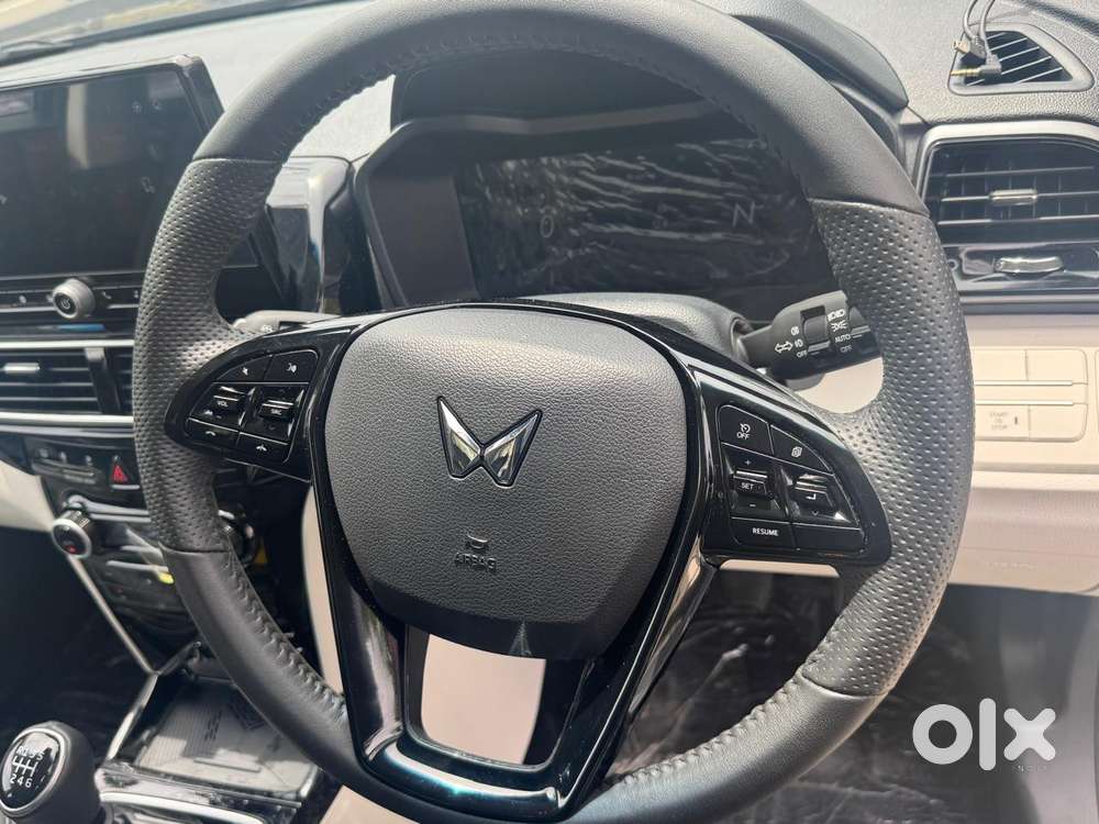 Mahindra Xuv 3xo Ax5 Pm Mt, 2025, Petrol