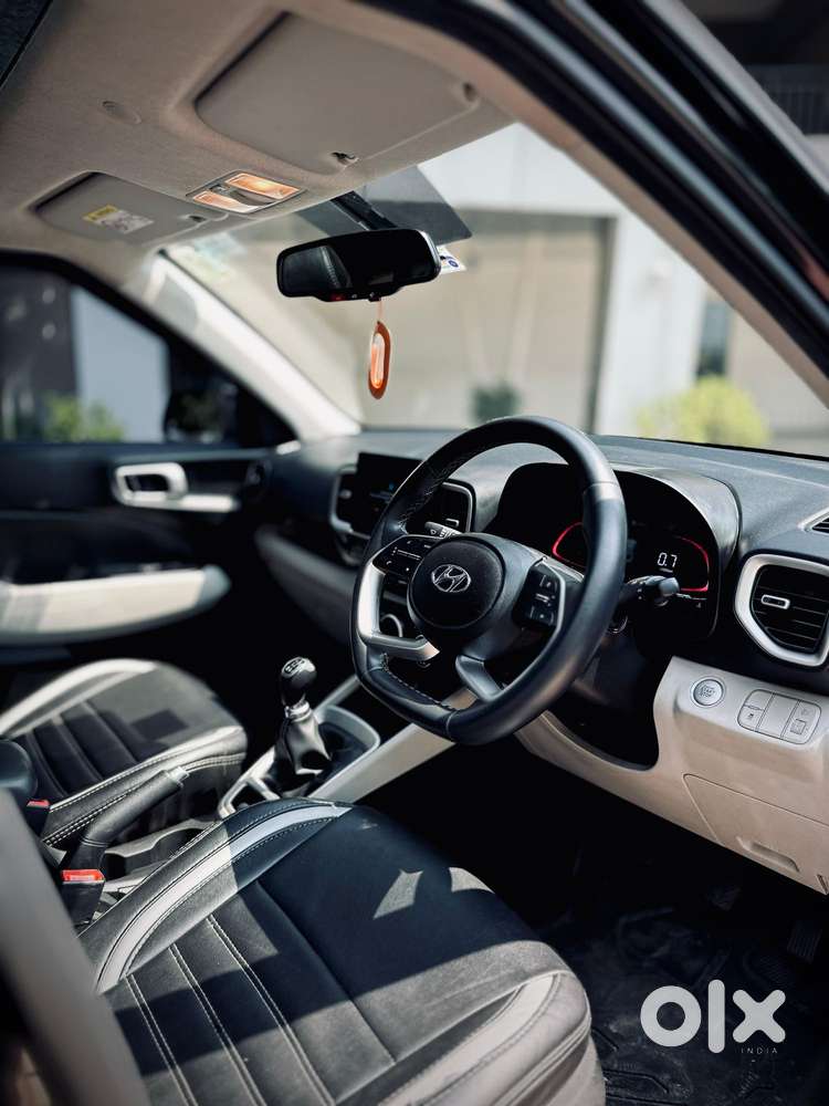 Hyundai Venue Sx Knight Edition  Mt, 2022, Petrol