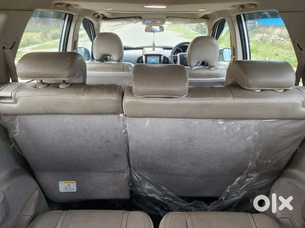 Mahindra Xuv W10 Automatic 
Sunroof 
Electronic Seats 
Ac