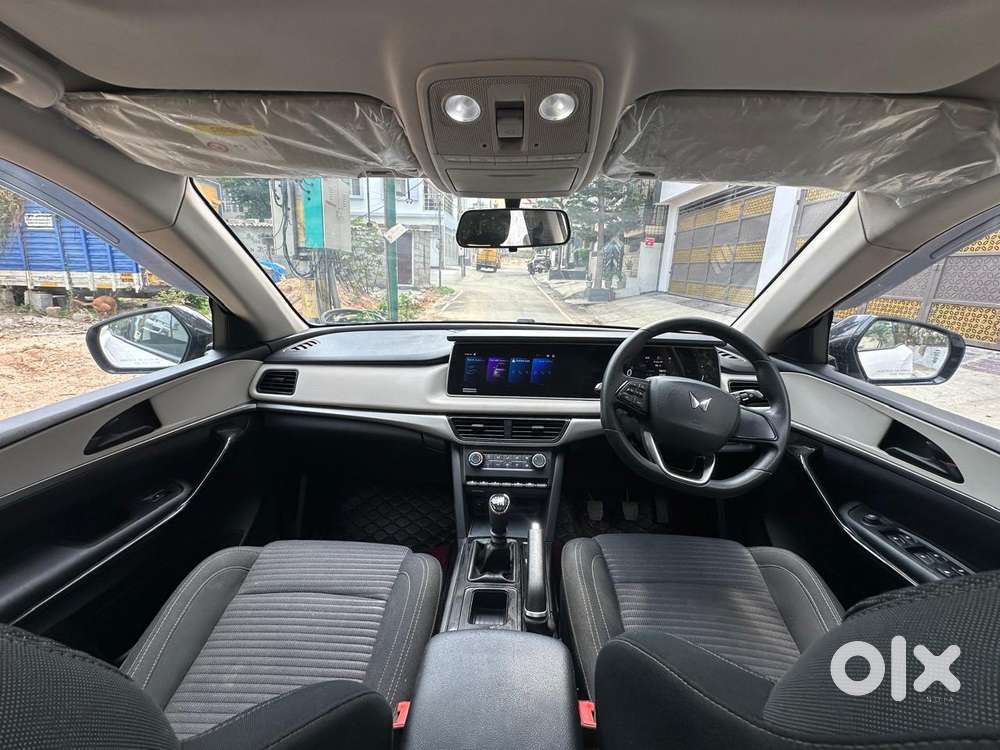 Mahindra Xuv700 2.0 Ax 5 Petrol Mt 7 Str, 2022, Petrol