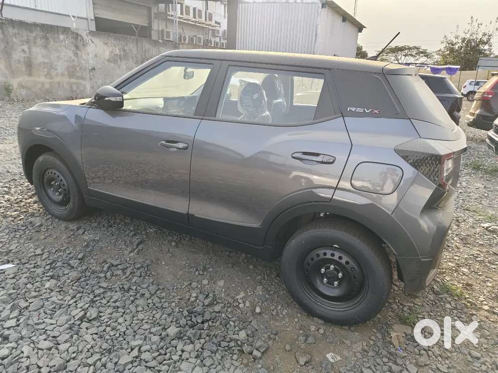Showroom Condition Mahindra Xuv 3xo Revx M Petrol Manual 2026