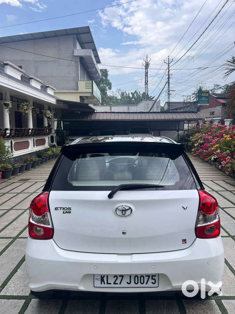 Toyota Etios Liva 1.2 V Dual Tone, 2019, Petrol