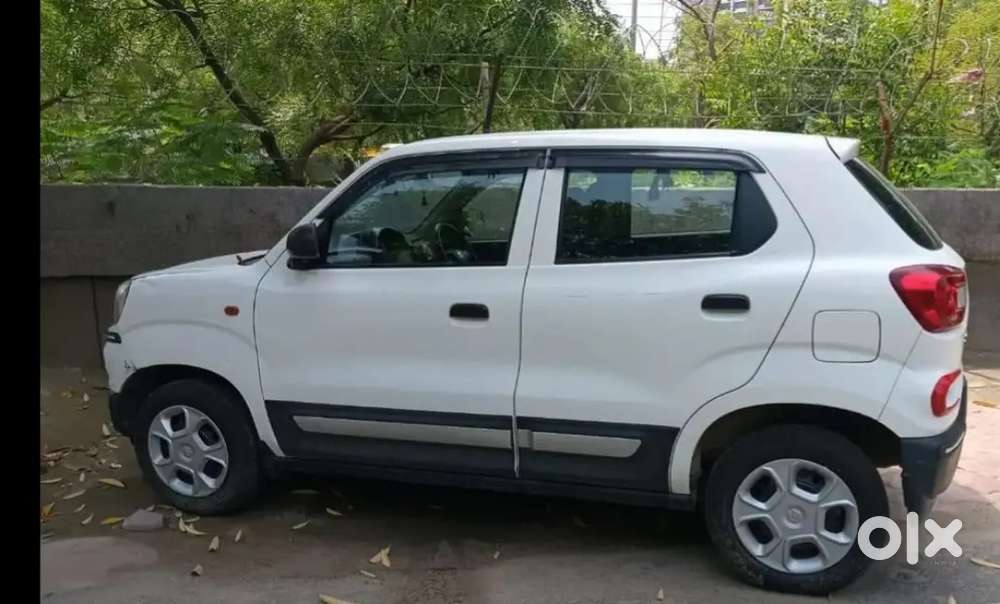 सेल करना है अर्जेंट फिर मुझे सेवन सीटर कार लानी है मॉडल Nov 2019